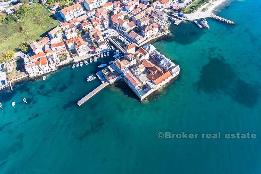 Stone house by the sea, for sale