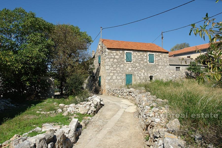 Dvojna kamena kuća za renovaciju, na prodaju