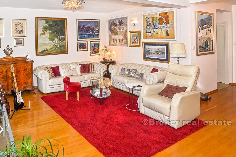 Drei-Zimmer-Wohnung in der Nähe des Stadtzentrums zu verkaufen