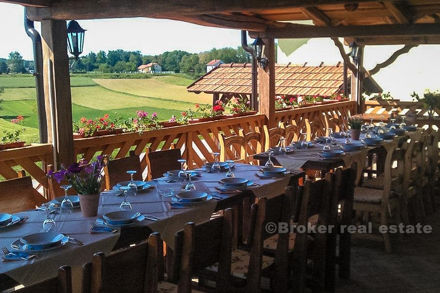 Kompleks za seoski turizam u malom mjestu, na prodaju