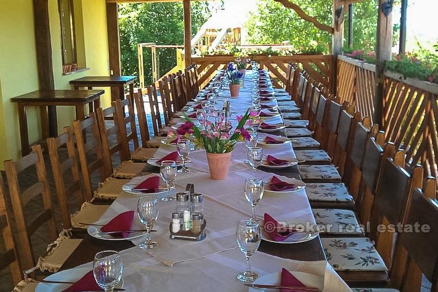 Komplex für den ländlichen Tourismus in einem kleinen Ort zum Verkauf