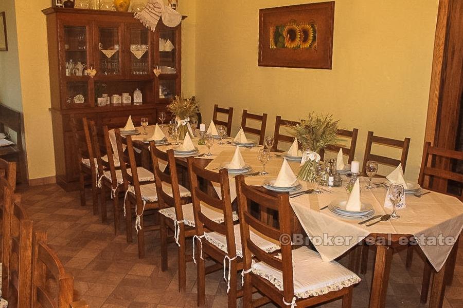 Komplex für den ländlichen Tourismus in einem kleinen Ort zum Verkauf