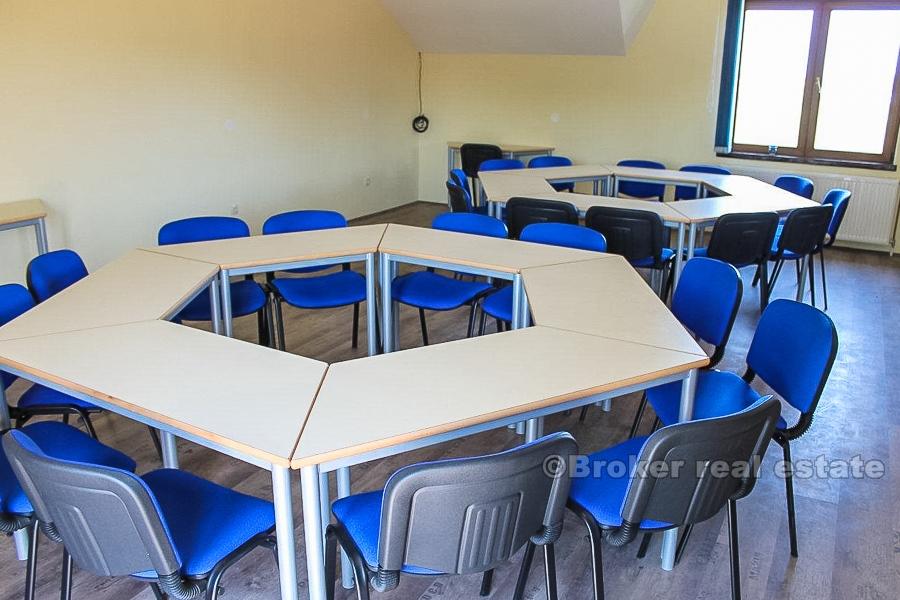 Komplex pro venkovskou turistiku na malém místě, na prodej