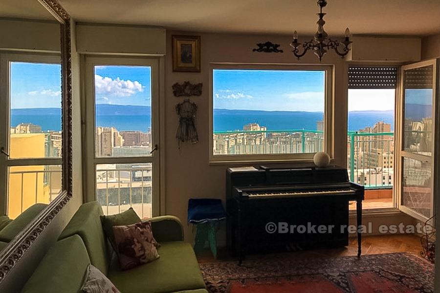 Appartamento con due camere da letto, vista mare, in vendita