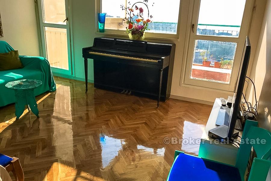 Appartamento con due camere da letto, vista mare, in vendita