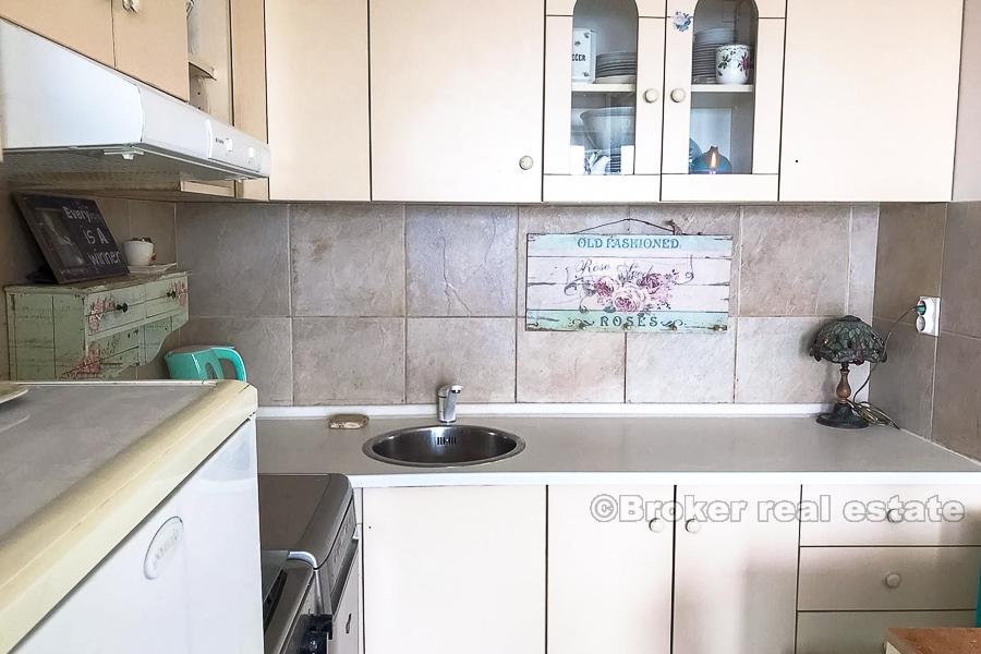 Appartamento con due camere da letto, vista mare, in vendita