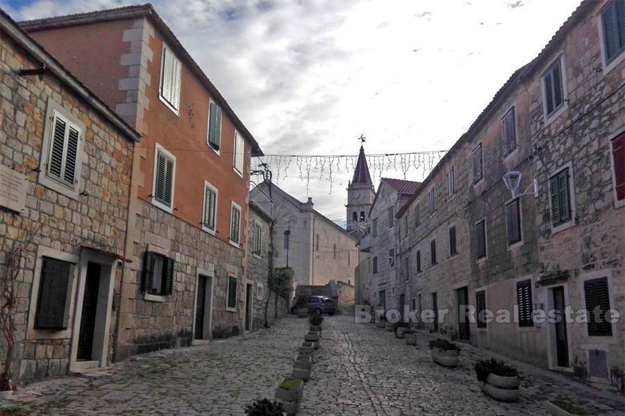 Authentisches Steinhaus in einer Reihe