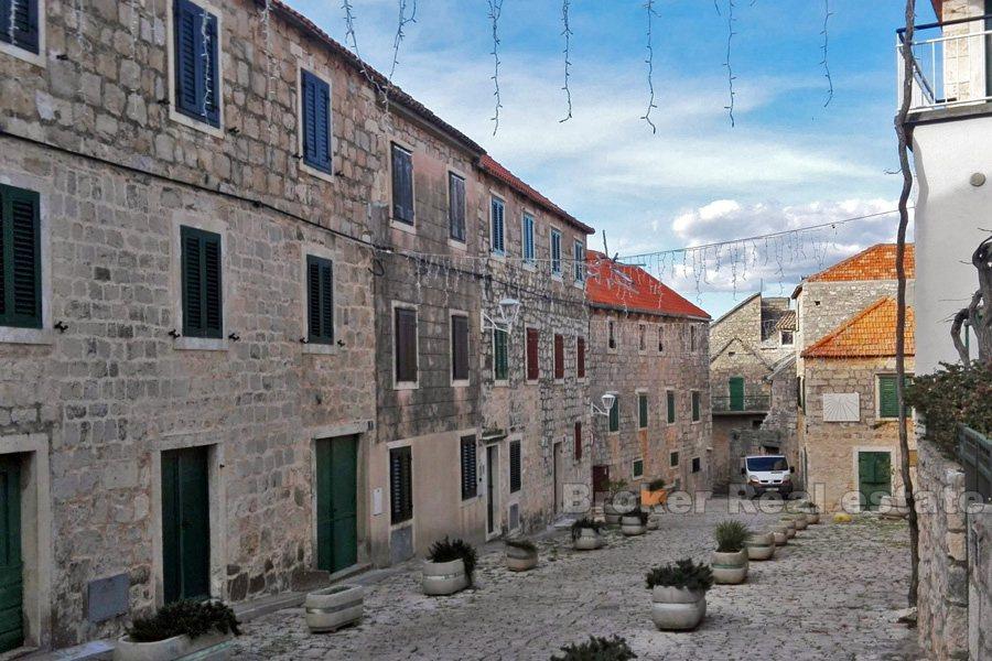 Authentisches Steinhaus in einer Reihe