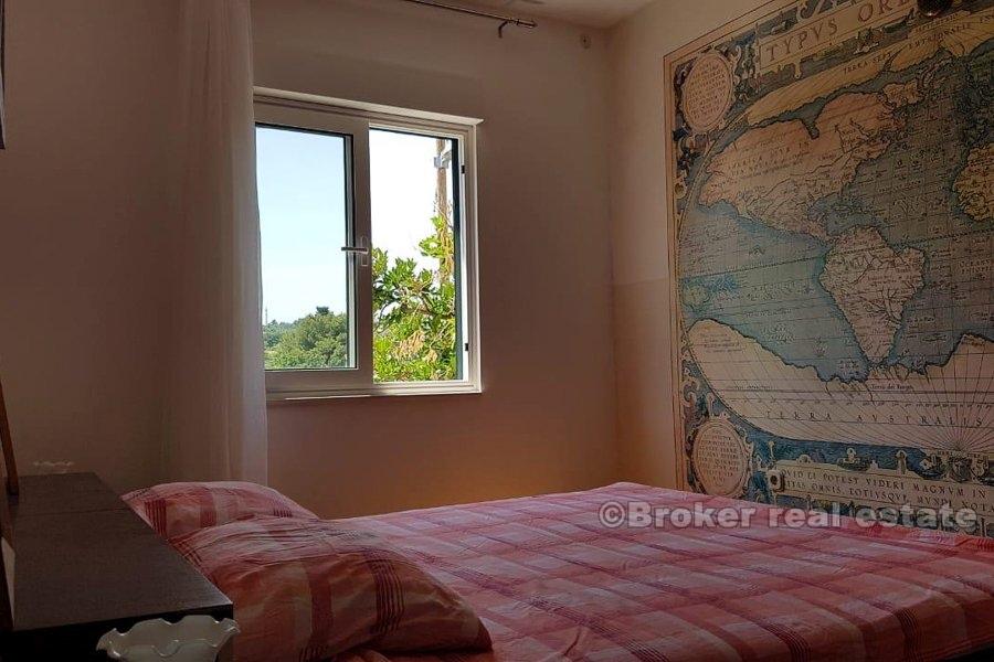 Renovirana kuća na mirnoj lokaciji, na prodaju