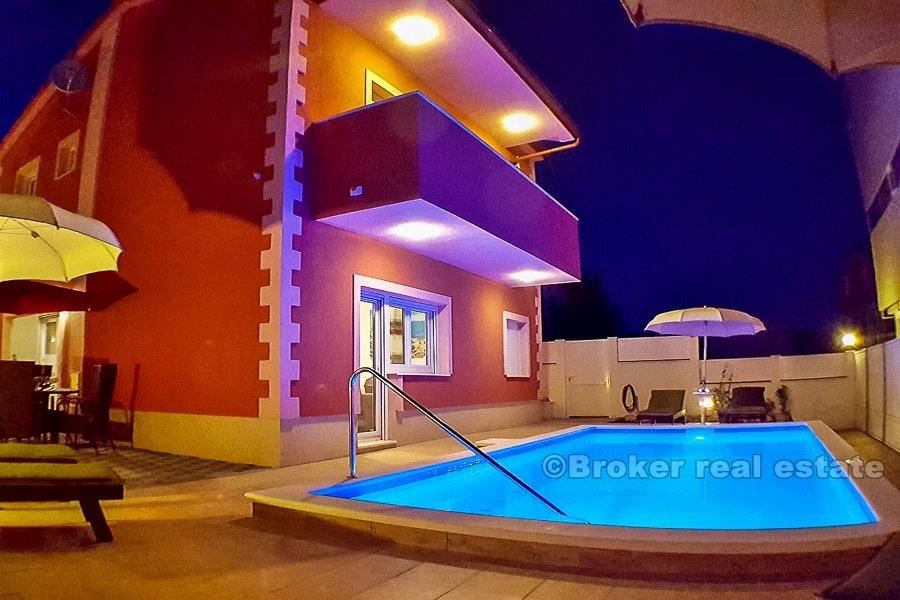 Dvě nemovitosti na jižní straně ostrova, na prodej