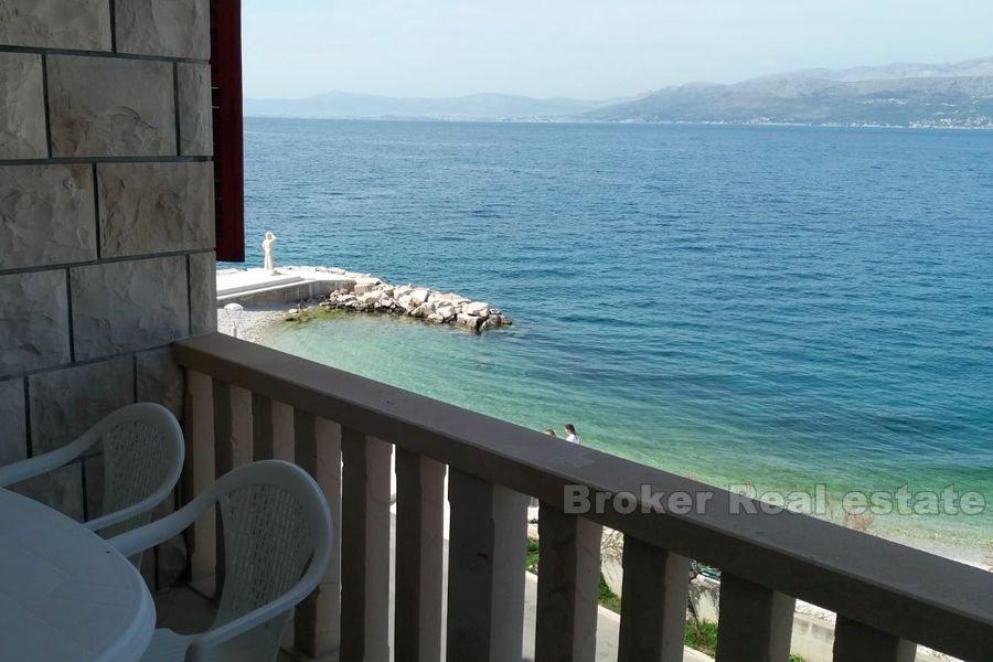 Apartament z trzema sypialniami w pierwszym rzędzie do morza