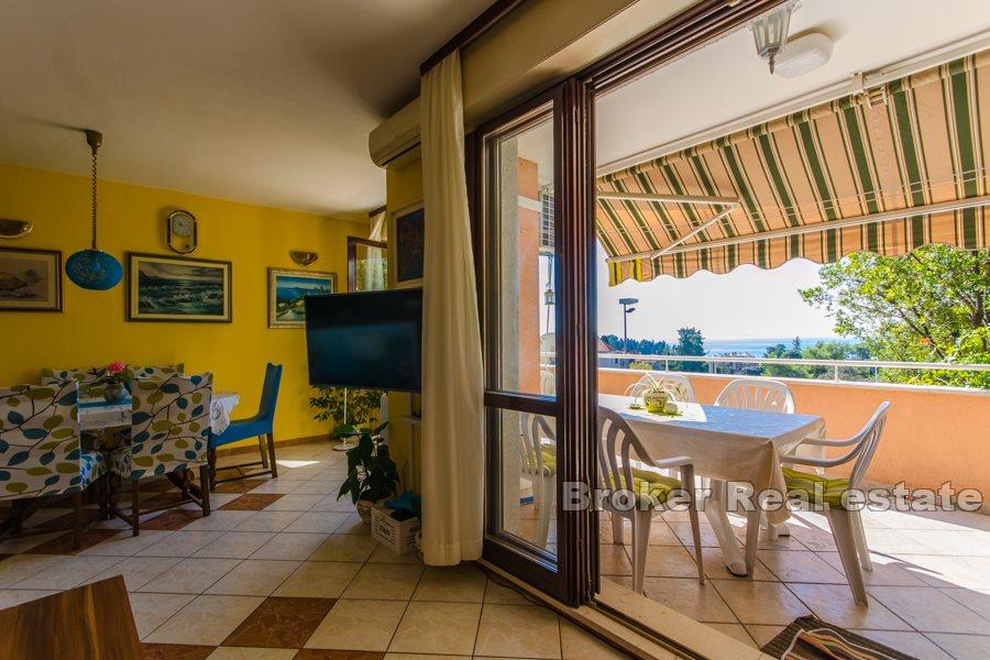 Spacious and sunny apartment overlooking the sea, Meje