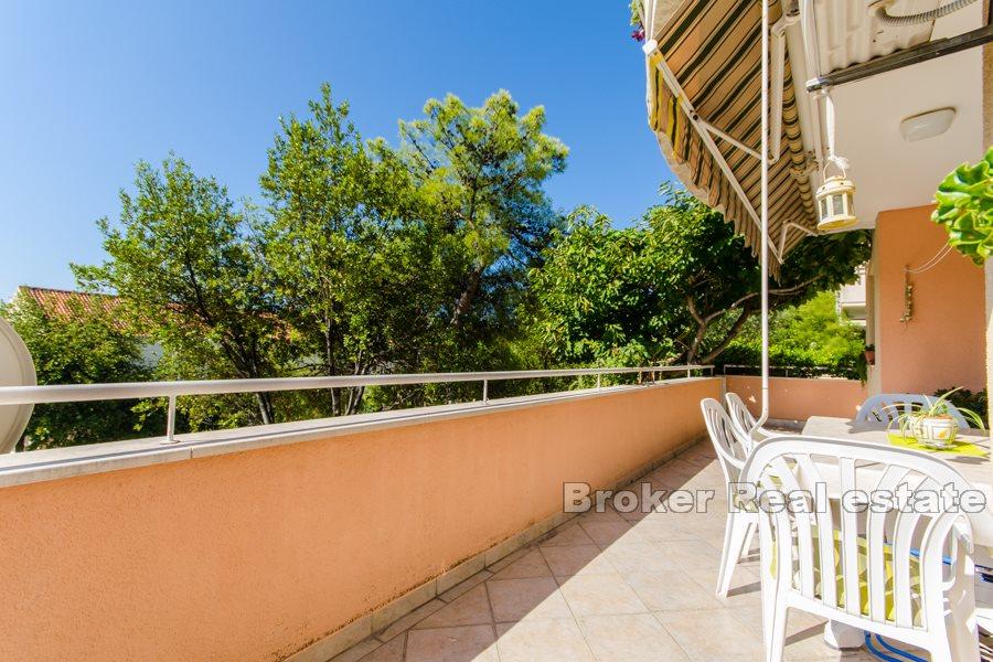 Spacious and sunny apartment overlooking the sea, Meje