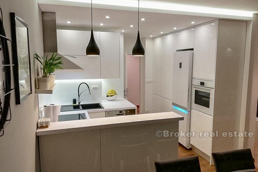 Bacvice, трехкомнатная квартира, продается