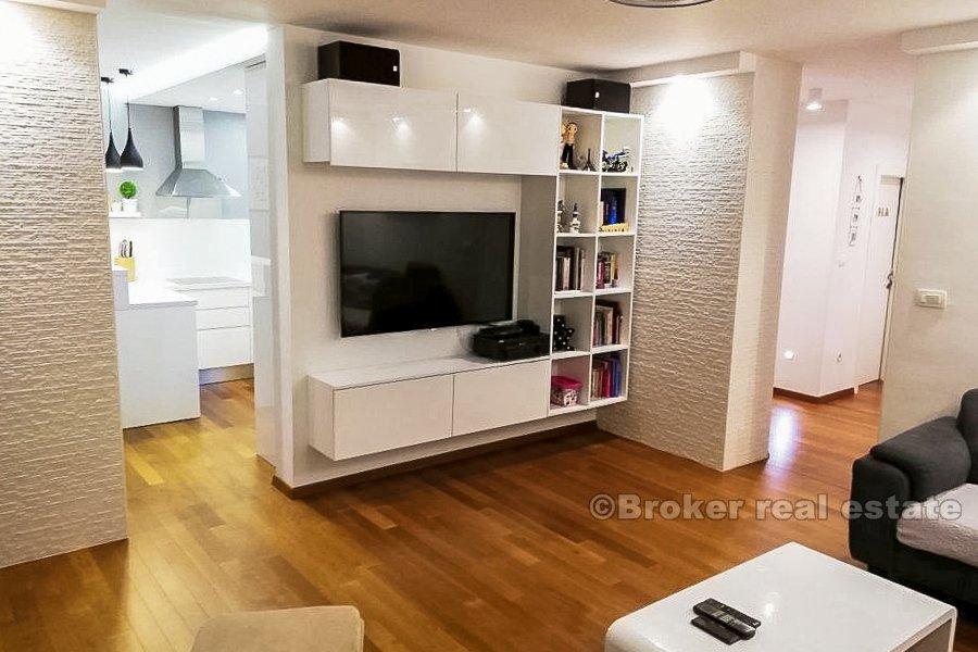 Bacvice, appartement de deux chambres à vendre