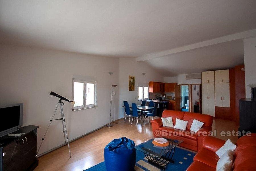 Dwupokojowe mieszkanie z widokiem na morze, na sprzedaż