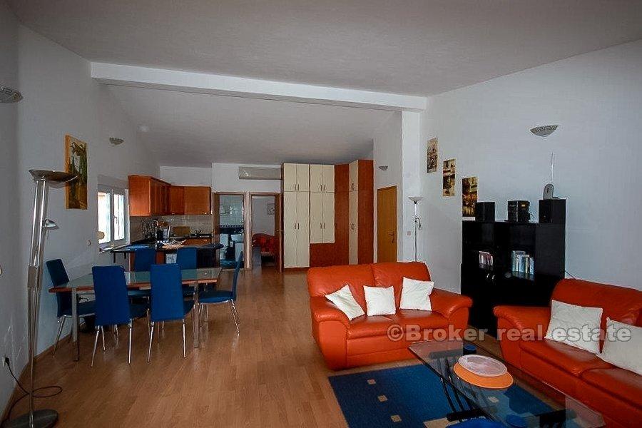 Dwupokojowe mieszkanie z widokiem na morze, na sprzedaż