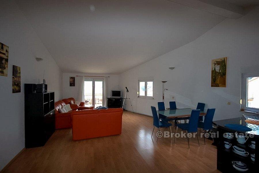 Dwupokojowe mieszkanie z widokiem na morze, na sprzedaż