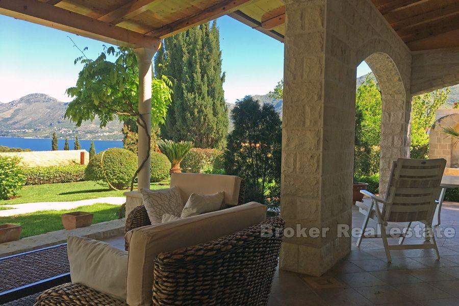 Villa indipendente con vista sul mare