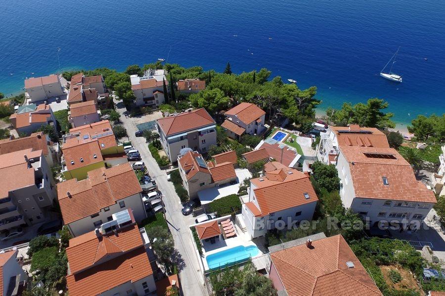 Vila sa bazenom, na prodaju
