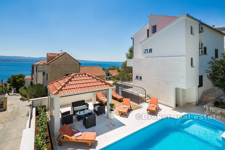 Vila sa bazenom, na prodaju