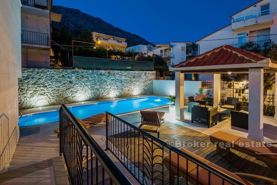 Vila sa bazenom, na prodaju