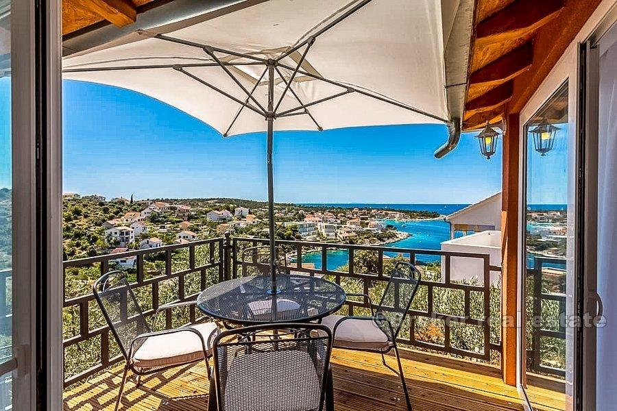 Deux maisons avec piscine, à vendre