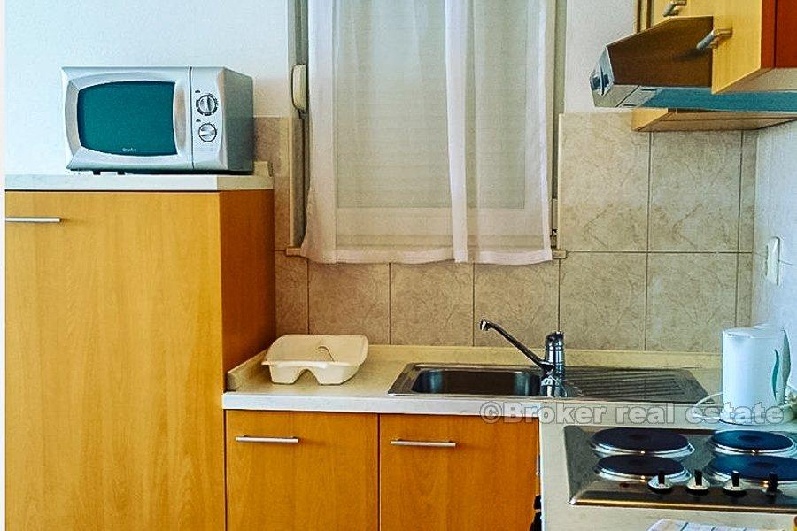 Двухкомнатная квартира с видом на море, на продажу