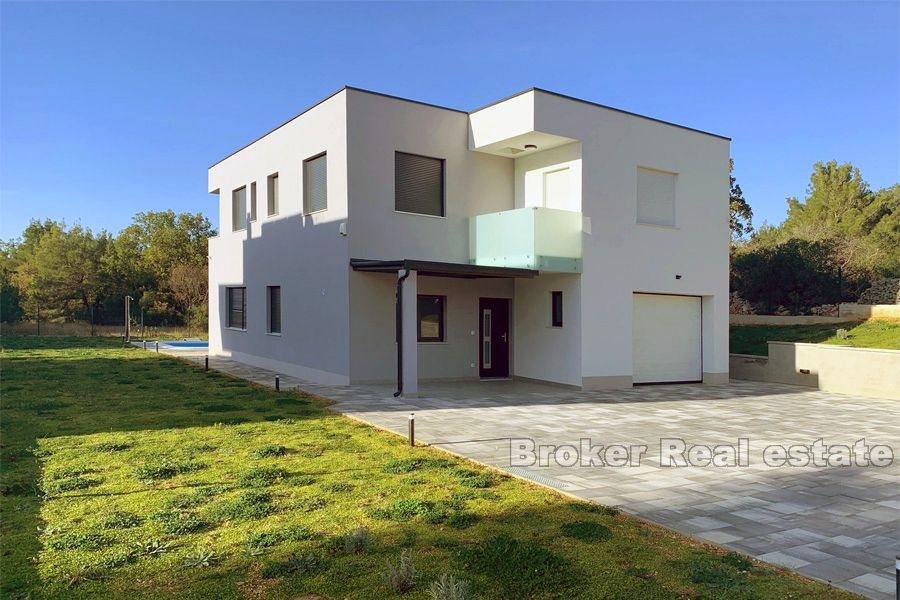 Maison neuve avec piscine, à vendre
