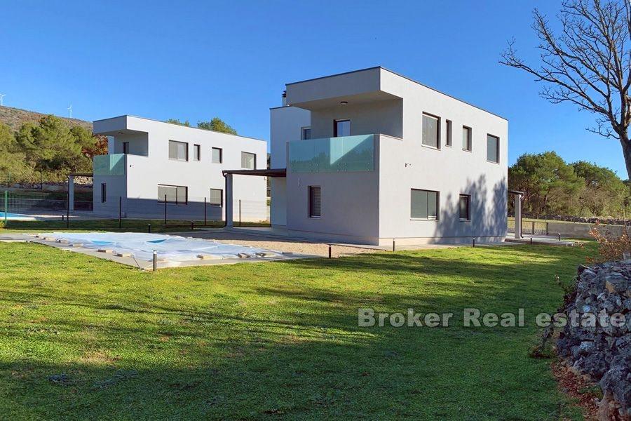 Maison neuve avec piscine, à vendre