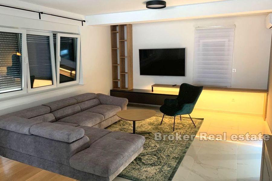 Maison neuve avec piscine, à vendre