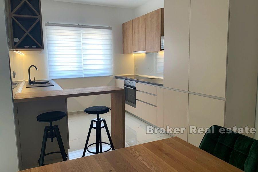 Newly built house with pool, for sale