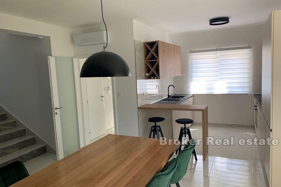 Maison neuve avec piscine, à vendre