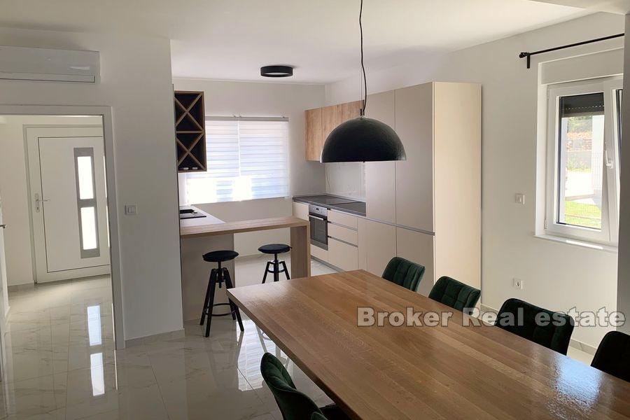 Maison neuve avec piscine, à vendre