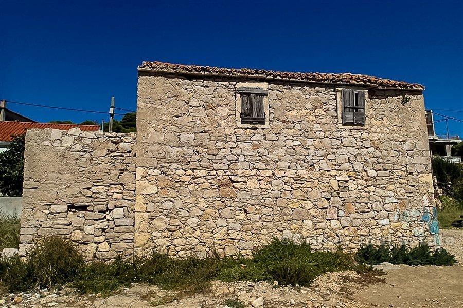 Stone house by the sea, for renovation