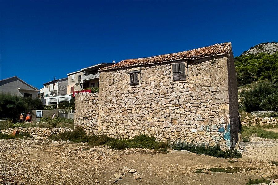 Kamena kuća za renovaciju uz more, na prodaju