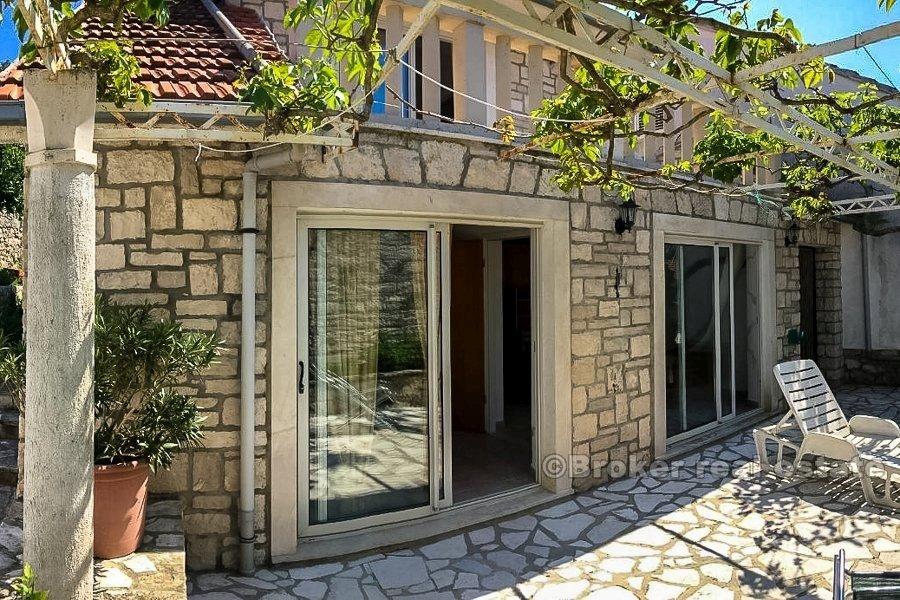 Tri kamene kuće, na prodaju