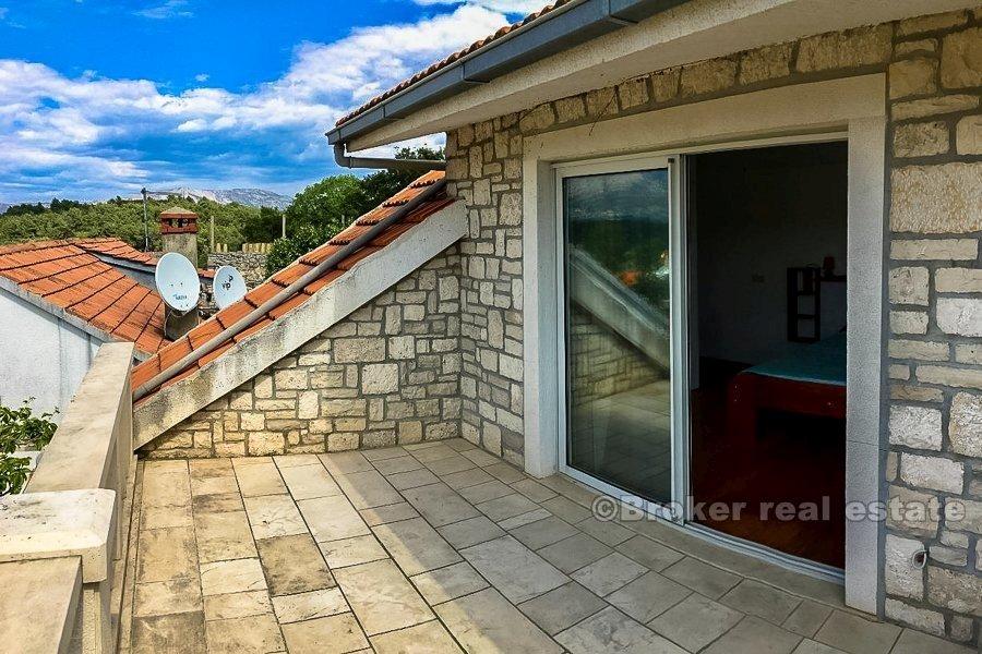 Tri kamene kuće, na prodaju