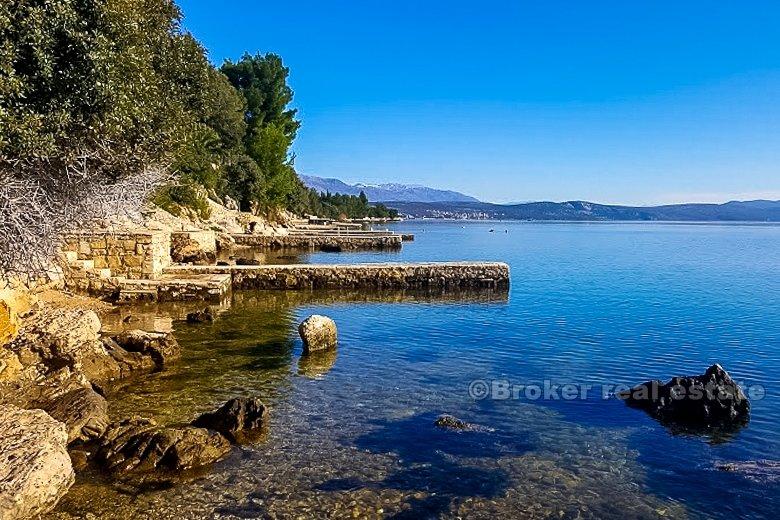 Casa su un terreno di 2809 m2, vicino al mare