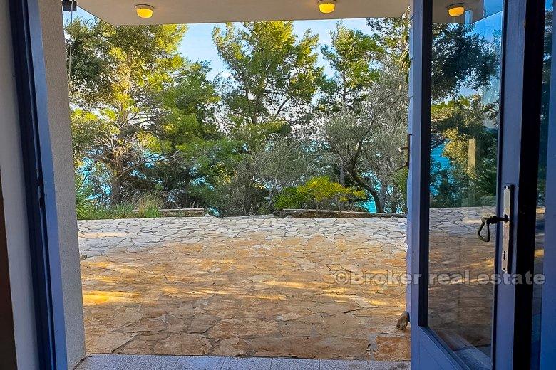 Casa su un terreno di 2809 m2, vicino al mare