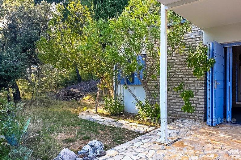 Casa su un terreno di 2809 m2, vicino al mare