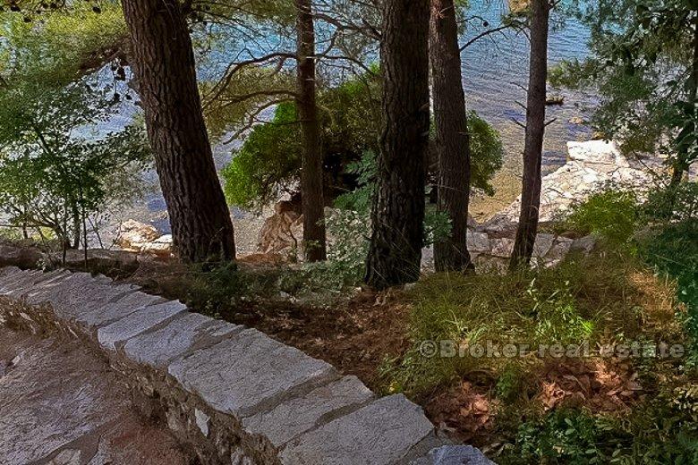 Casa su un terreno di 2809 m2, vicino al mare