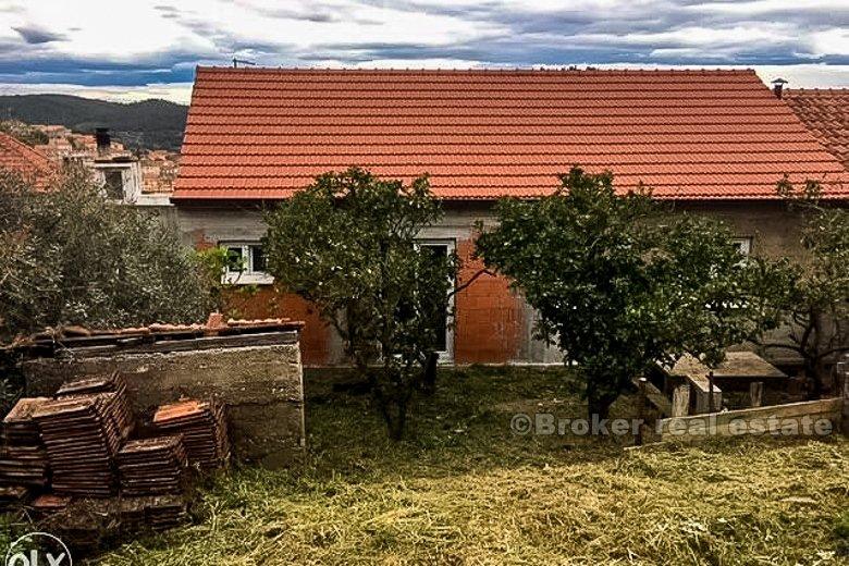 Casa in pietra da ristrutturare, in vendita