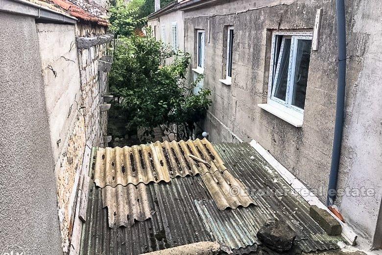 Casa in pietra da ristrutturare, in vendita