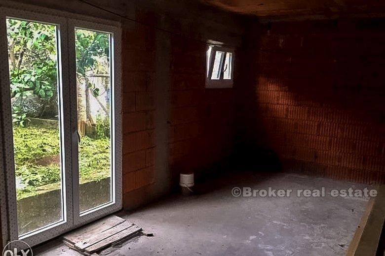 Casa in pietra da ristrutturare, in vendita