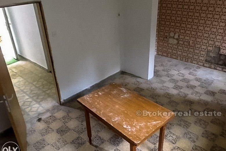 Stenhus for renovering, til salgs
