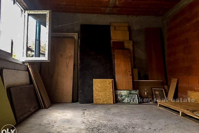 Stenhus for renovering, til salgs