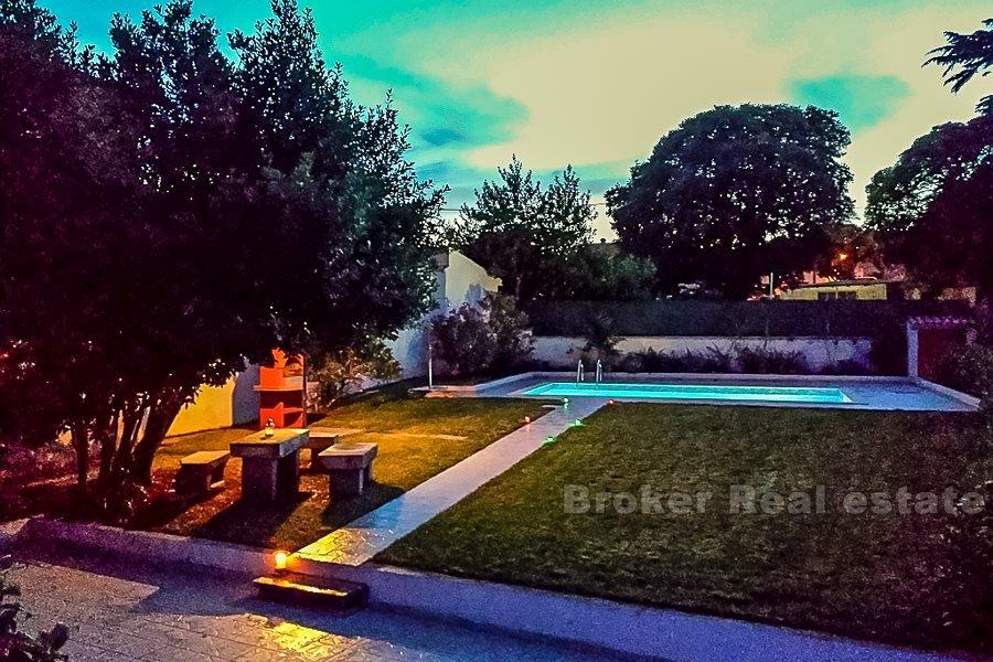 Renovated house with swimming pool, for sale