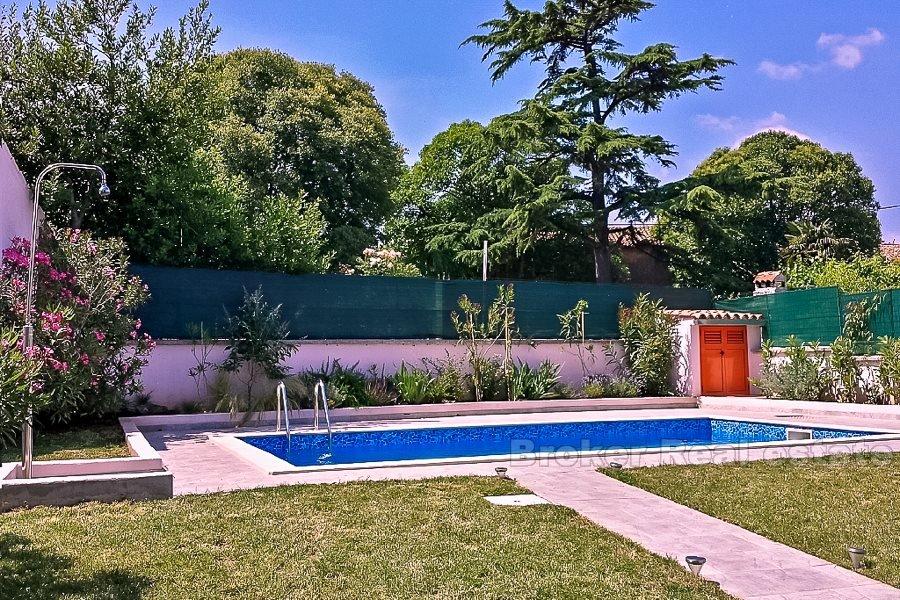 Renoviertes Haus mit Pool, zu verkaufen