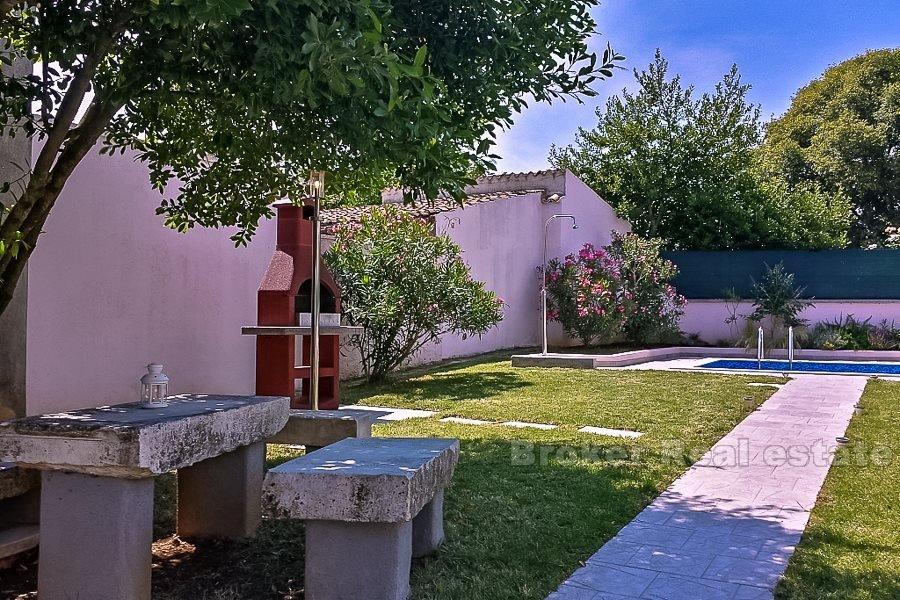 Renoviertes Haus mit Pool, zu verkaufen